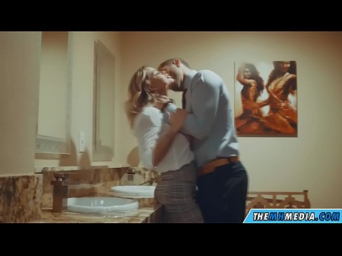 ❤️ Lè yon blond bèl sedui ou nan yon twalèt piblik ️ Bèl pònografi nan ht.super-vip.top ❌️